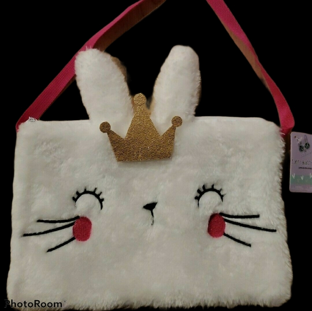 ⭐HP⭐ - NWT - White Furry Bunny Purse